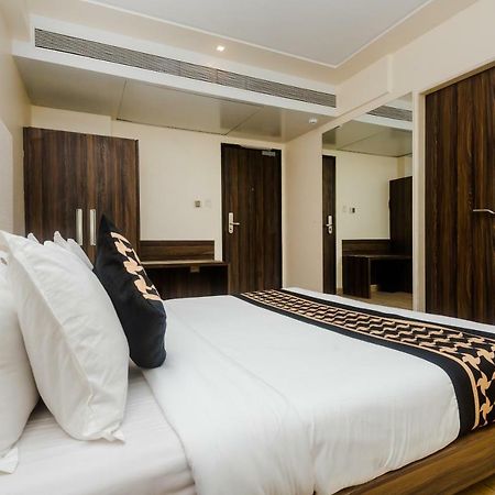 Mumbai House Hotel Juhu Bagian luar foto