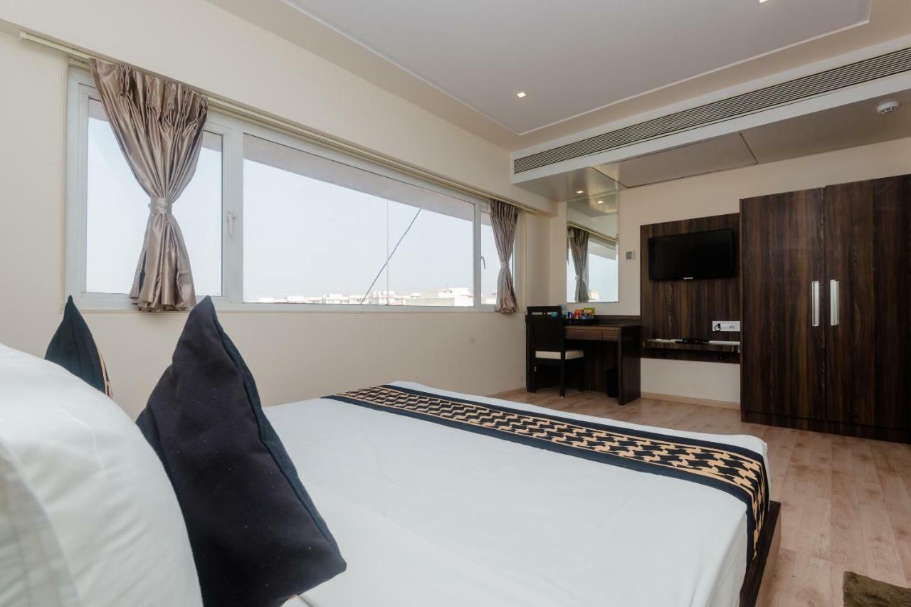 Mumbai House Hotel Juhu Bagian luar foto